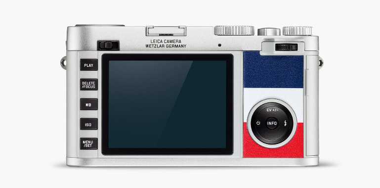 Камера Leica+Moncler